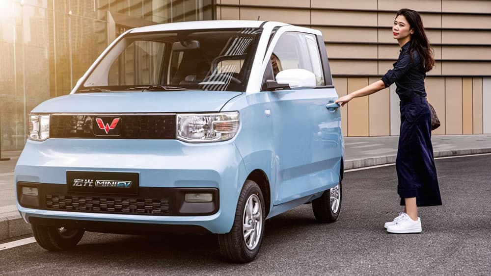 Sabia que já há um carro elétrico com quatro lugares e que custa apenas 3750 euros?