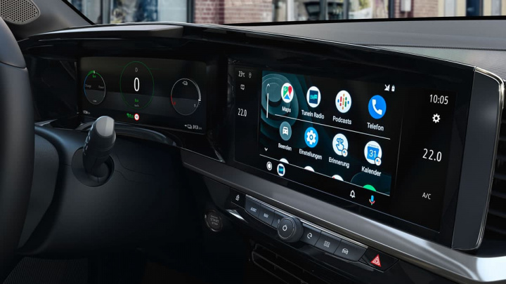 Imagem do interior do Opel Mokka-e