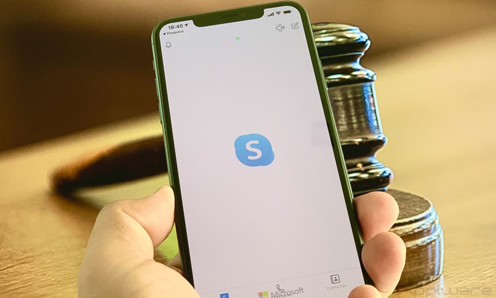 Juiz do Reino Unido condena homem à prisão via Skype no iPhone