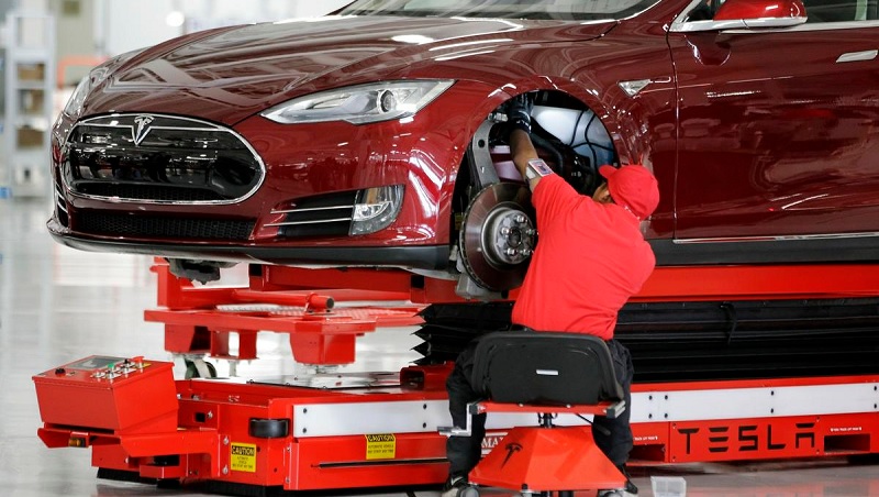 Tesla despede funcionários que ficaram em casa devido à COVID-19