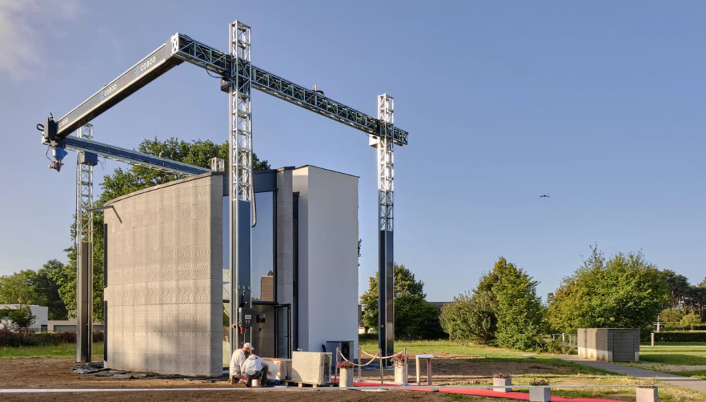A maior impressora 3D da Europa ajuda a criar uma casa de dois andares