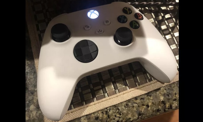 Foto de suposto comando da Xbox Series X em versão branca surge online