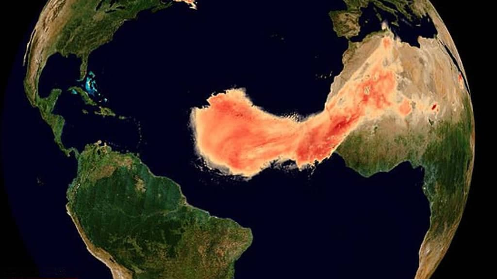 Godzilla: satélite capta gigantesca nuvem laranja que viaja do Saara ao Atlântico