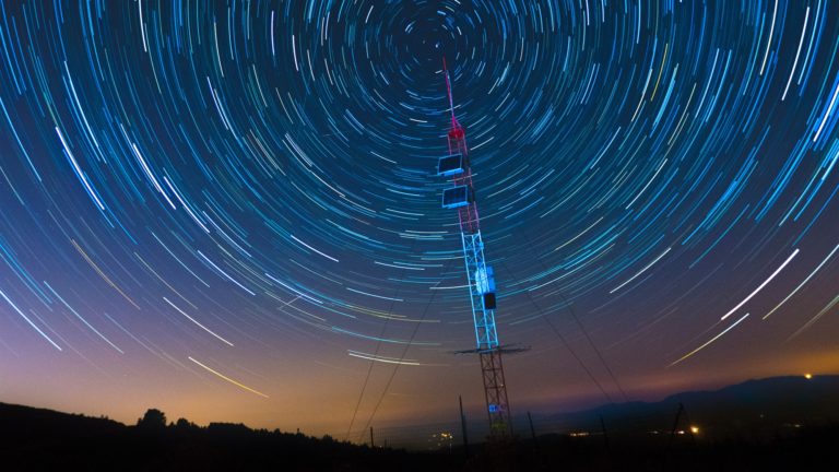FRB 121102: A cada 157 dias há um sinal misterioso vindo do espaço…