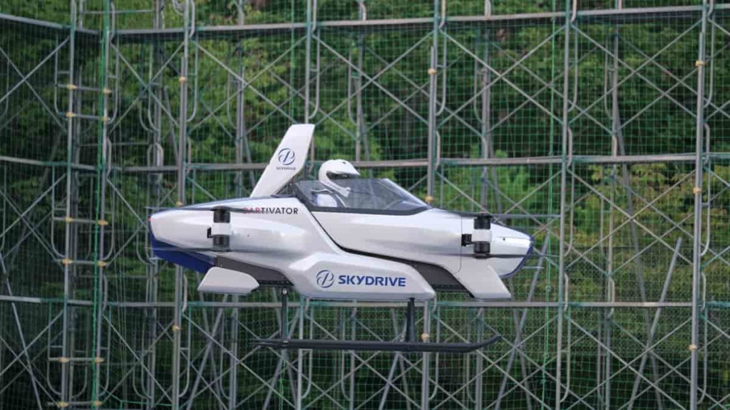 Carro voador japonês descola com um passageiro pela primeira vez