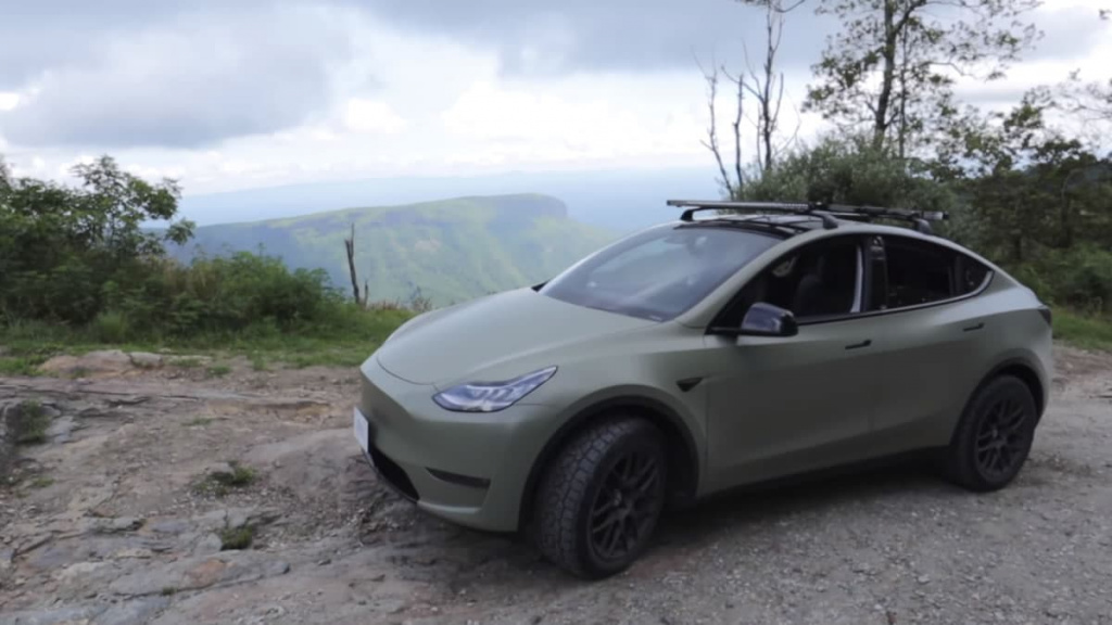 Este poderá ser o primeiro todo-o-terreno Tesla antes da pick-up Cybertruck (vídeo)