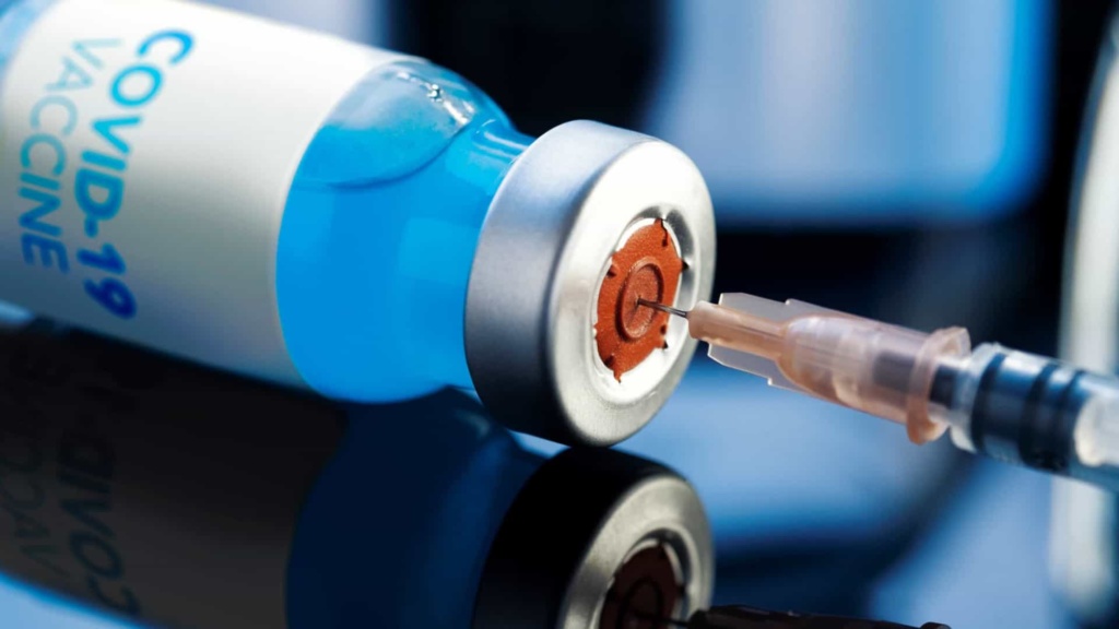 COVID-19: Homem de 60 anos tomou 90 doses da vacina