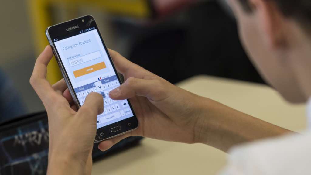 COVID-19: Faculdade cria app de “uso obrigatório” e já há queixas