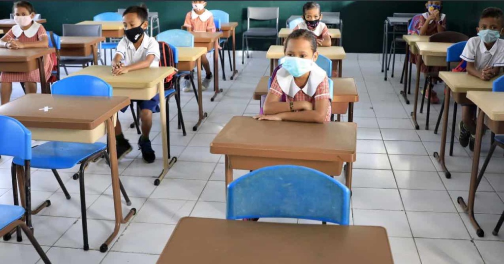 Sala de aula com 24 alunos! Como é que o coronavírus se propaga?