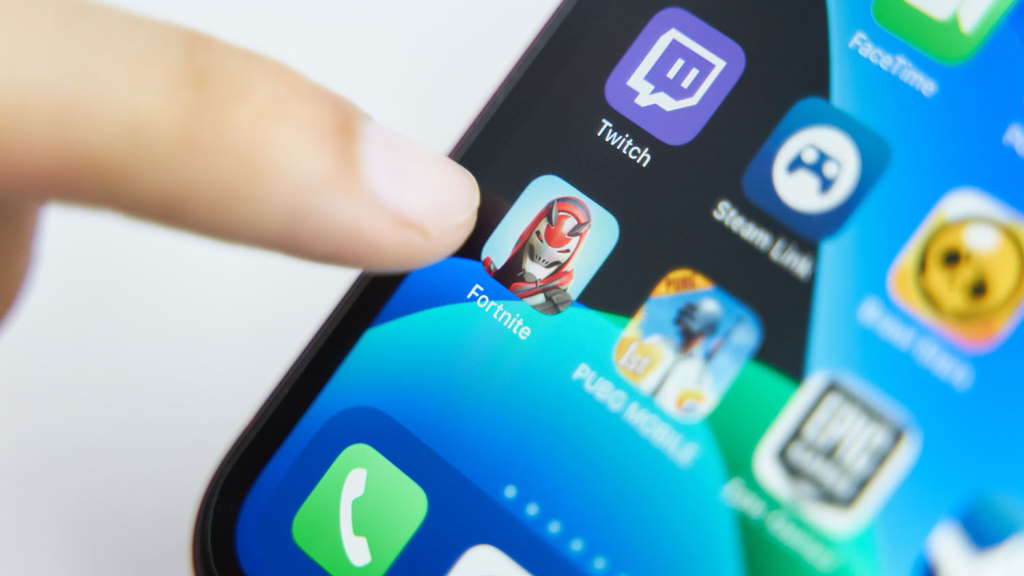 Juíza volta a não deixar Apple bloquear Unreal Engine mas mantém Fortnite fora da App Store