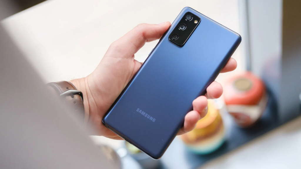 Utilizadores do Galaxy S20 FE estão a queixar-se de problemas no ecrã do smartphone