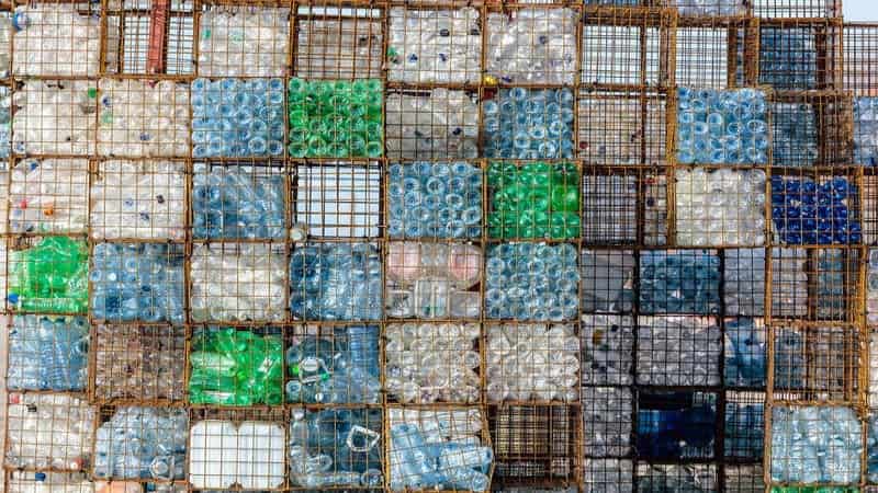 Resíduos de plástico podem gerar hidrogénio através de micro-ondas