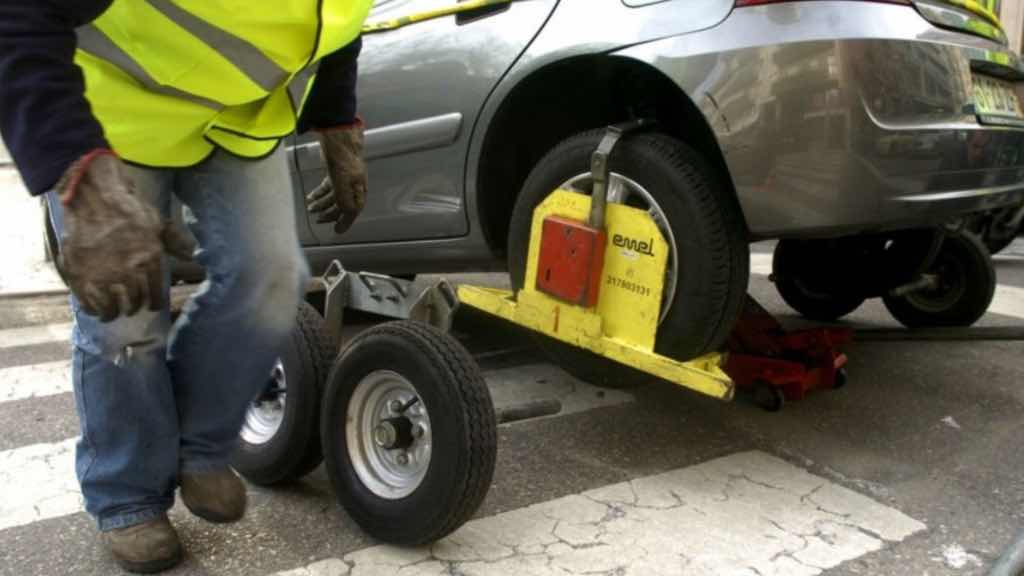 EMEL procura sistema de monitorização de lugares de estacionamento