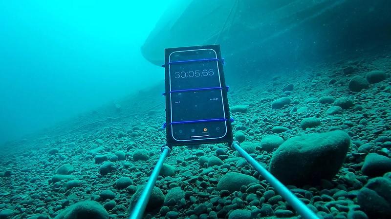 iPhone 12 foi posto à prova em teste de resistência à água. Veja o vídeo