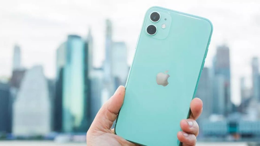 iPhone incendeia-se depois de ser esmagado por assento de avião