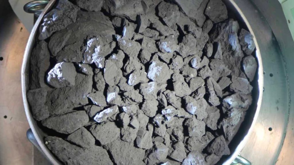 Encontrado objecto artificial entre as amostras retiradas do asteroide Ryugu
