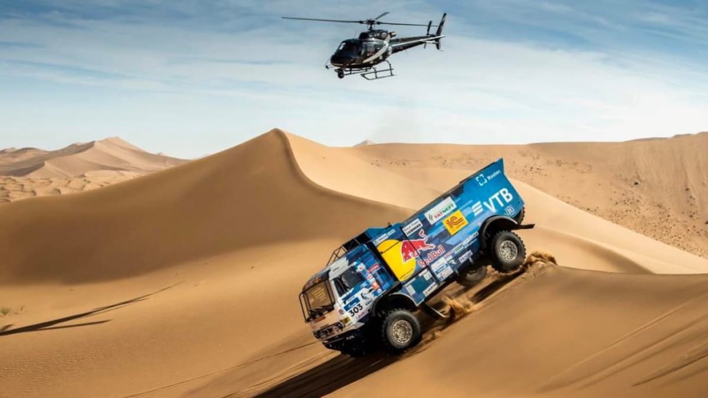 Imagens incríveis: helicóptero atinge camião KAMAZ #501 no Rally Dakar