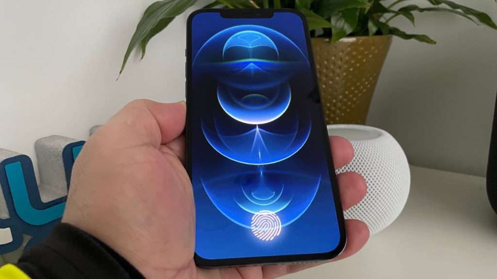 Apple testa no iPhone 13 o Touch ID sob o ecrã e um iPhone dobrável