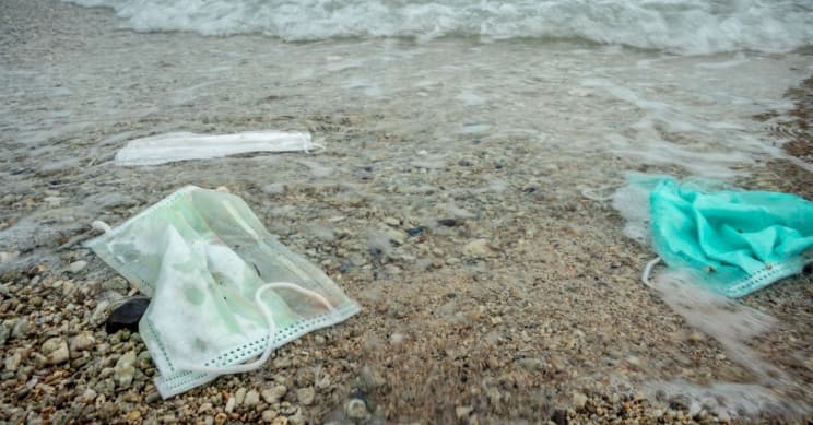 COVID-19: Mais de mil milhões de máscaras vão parar aos oceanos