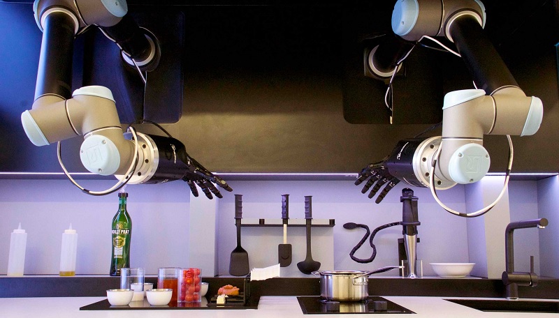 Cozinha robótica faz mais de 5.000 receitas e ainda se limpa sozinha