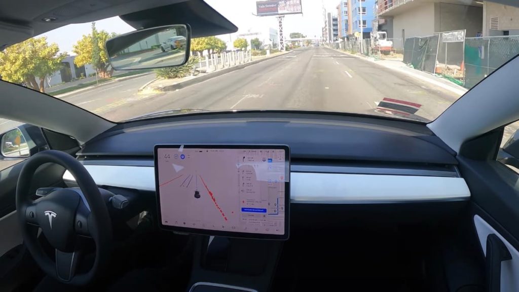 Tesla percorre mais de 600 quilómetros (quase) sem nenhuma ajuda humana