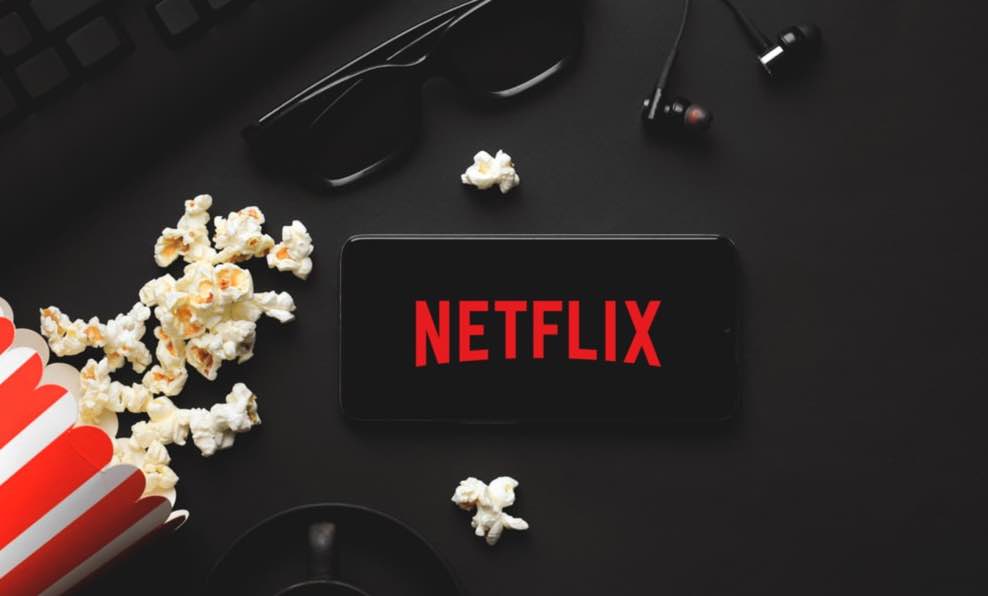 Se partilha a conta do Netflix, há más notícias! Será cobrado valor extra a partir de janeiro