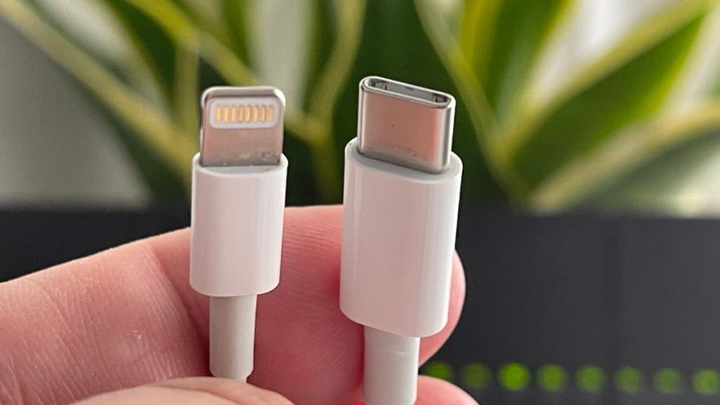 Europa quer que smartphones iPhone e Android usem a mesma porta de carregamento