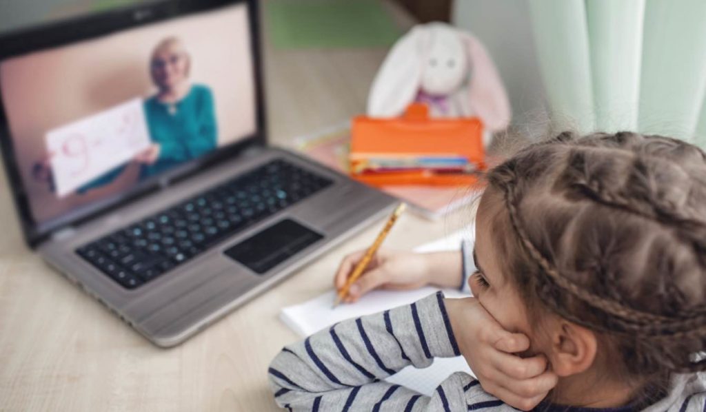 Internet lenta para os alunos que atinjam os 12GB (“utilização livre”)