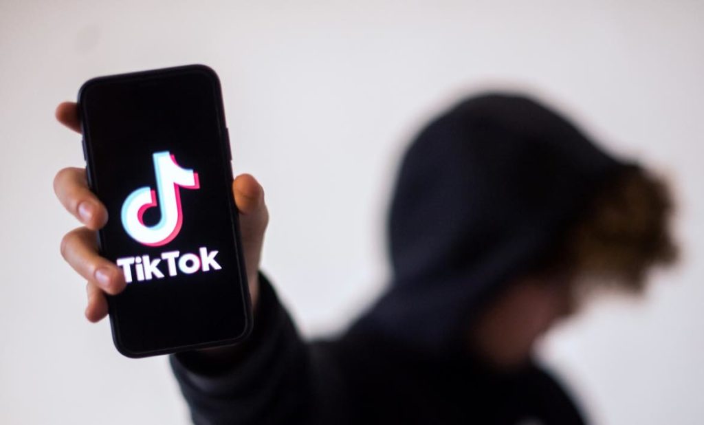 TikTok proíbe menores de 13 anos após tragédia em Itália
