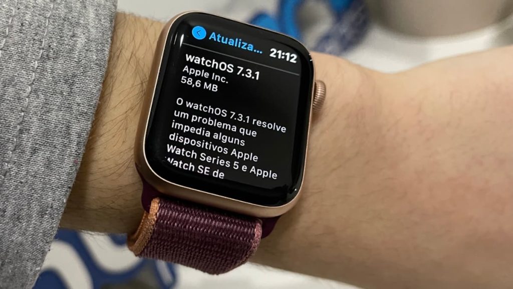 Apple Watch recebe watchOS 7.3.1 para corrigir problema da poupança de energia