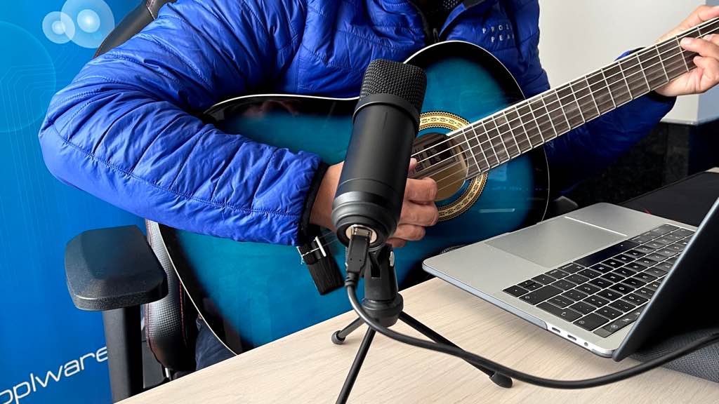 Pivot: O microfone USB cheio de estilo e com tripé incluído