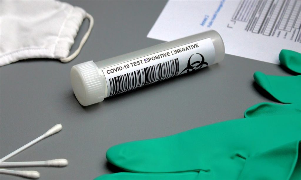 COVID-19: Vai fazer um teste rápido em casa? Tem de saber isto