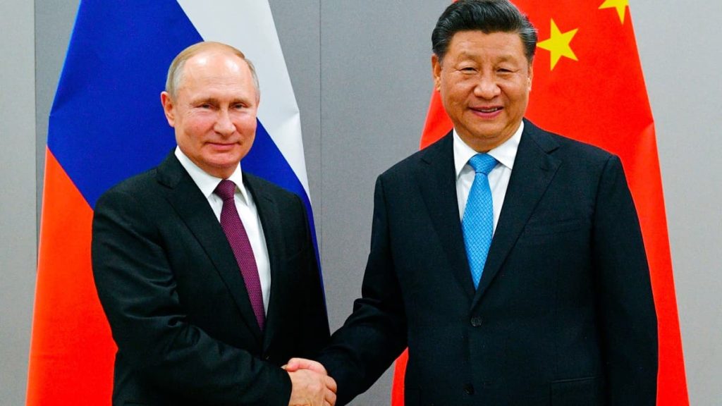 Rússia não está apenas a vender um arsenal à China: está também a ensiná-la a usá-lo