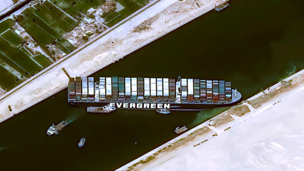 Veja o crescente engarrafamento do Canal de Suez do espaço