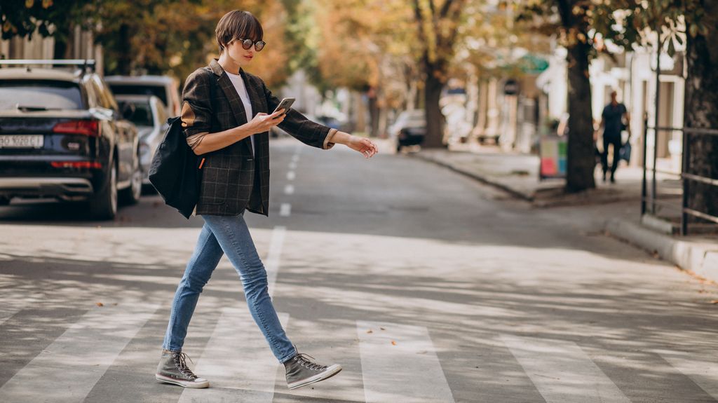 Vai a andar a olhar para o smartphone? O Android quer que fique atento é ao caminho