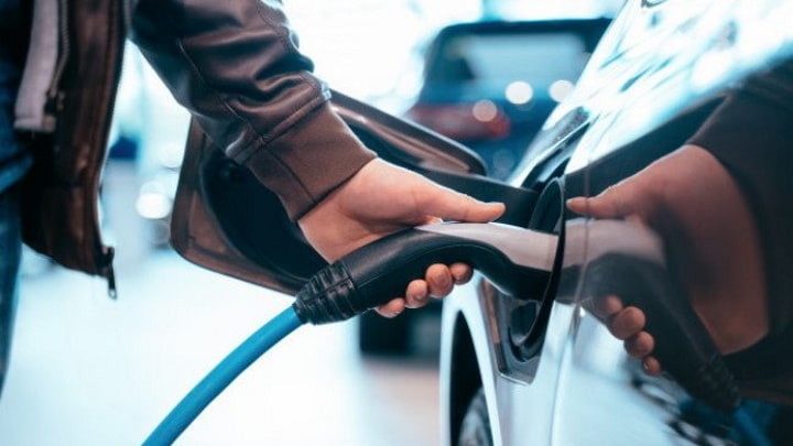 Veículos elétricos ou a combustão: quais têm manutenção mais cara?