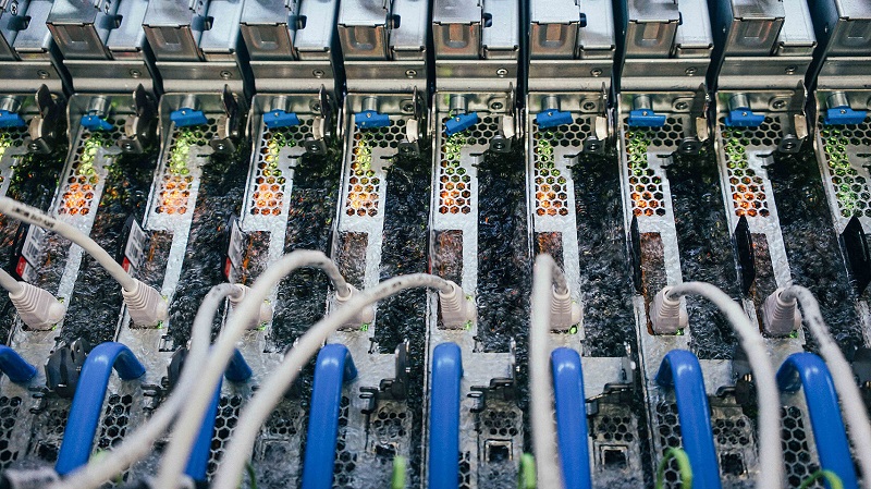 Microsoft testa arrefecimento líquido submerso para data centers