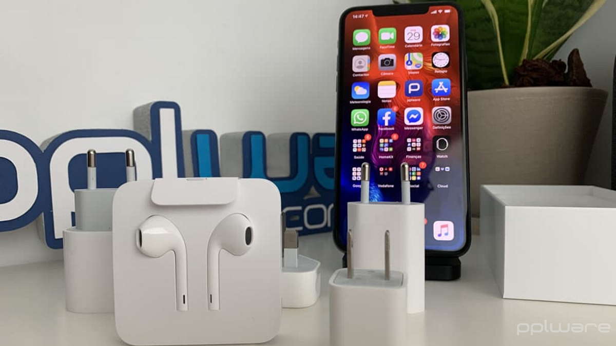 Apple é multada em 19,5 milhões de euros por não vender o iPhone com carregador