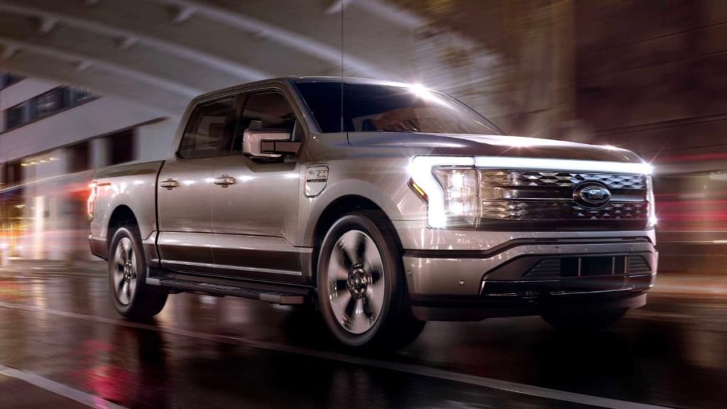 Pouca procura pelo F-150 Lightning elétrico leva a Ford a reduzir o objetivo de produção