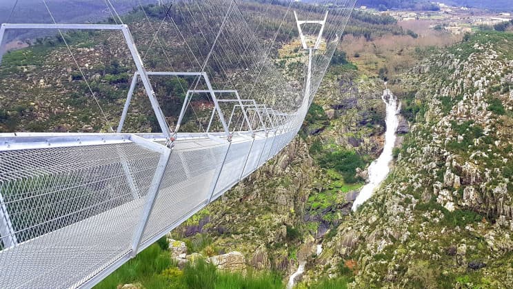 Maior ponte suspensa pedonal do mundo é em Portugal (Arouca)