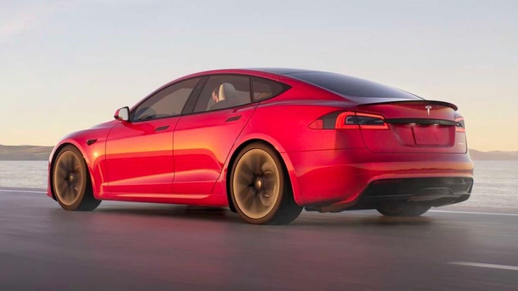 Elon Musk tweetou que a entrega do Tesla Model S Plaid será adiada até 10 de junho