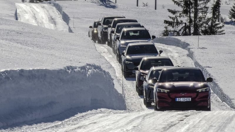 Teste na Noruega põe à prova autonomia de 20 carros elétricos