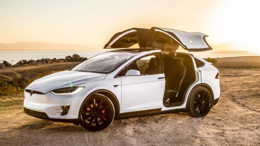 Tesla: Bebé comprou sem querer uma atualização de €8.400 para o carro da mãe