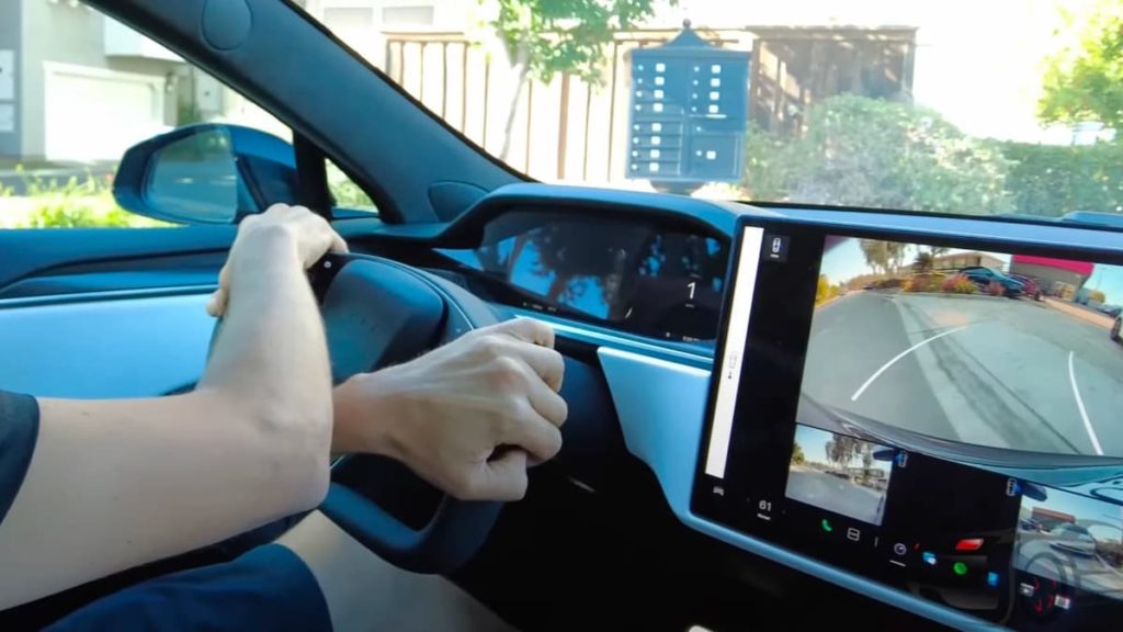 Novo volante do Tesla Model S Plaid pode dificultar a vida aos condutores