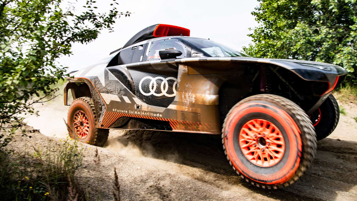 Audi espera vencer o Dakar 2022 com o seu todo o terreno hibrido