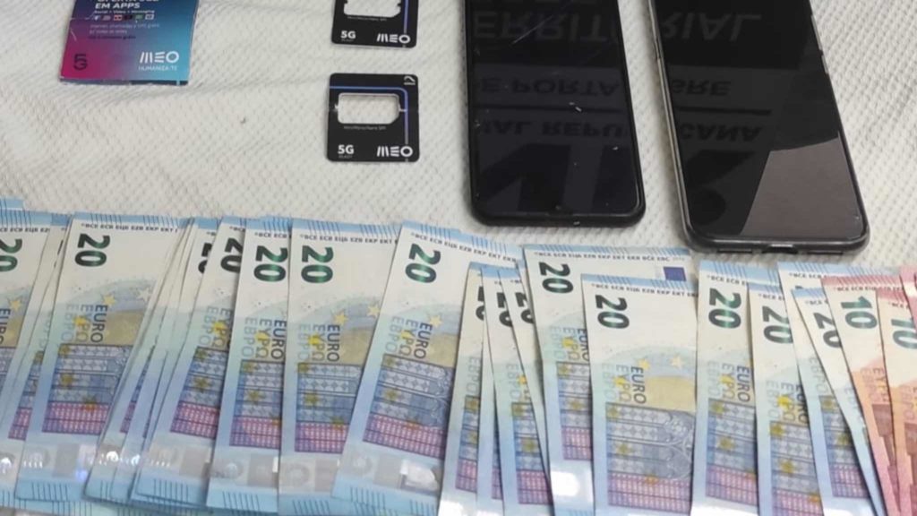 MB WAY: Dois homens detidos em flagrante em burla de 2500 euros
