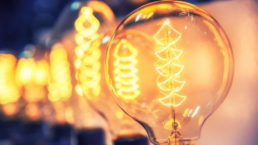 Eletricidade: É cliente EDP Comercial? A sua fatura vai baixar
