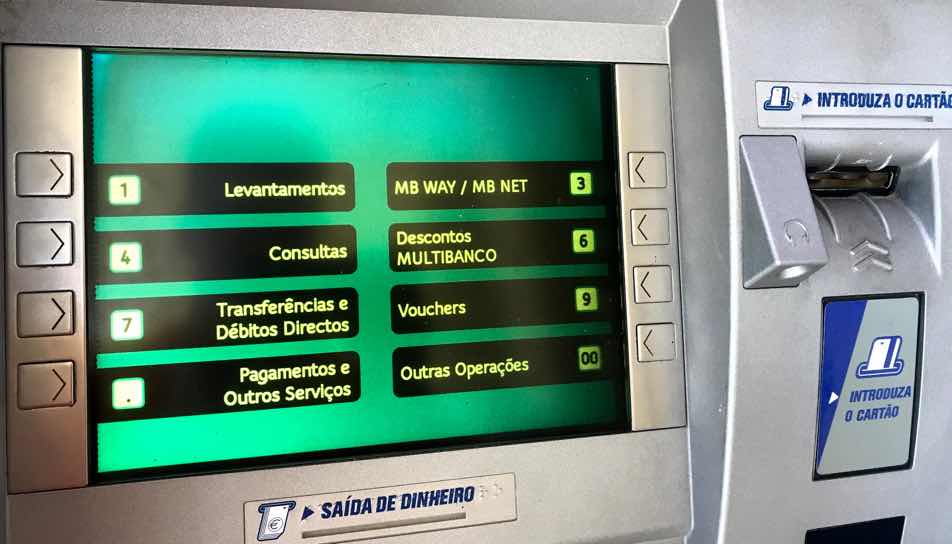 Bancos estão a bloquear contas de clientes! Saiba porquê…