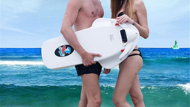 A programar as suas férias na praia? Leve na mala uma prancha elétrica