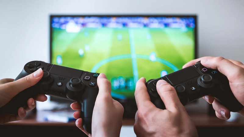 Jogar 2 horas de FIFA ou CoD queima tantas calorias como mil abdominais, diz estudo